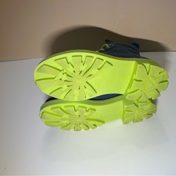 John Fluevog + Anna Shiu Colab - Picture 9 of 9